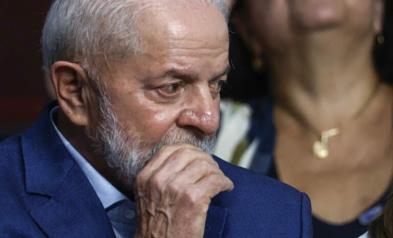 Lula veta projeto e mantém saidinhas temporárias de presos
