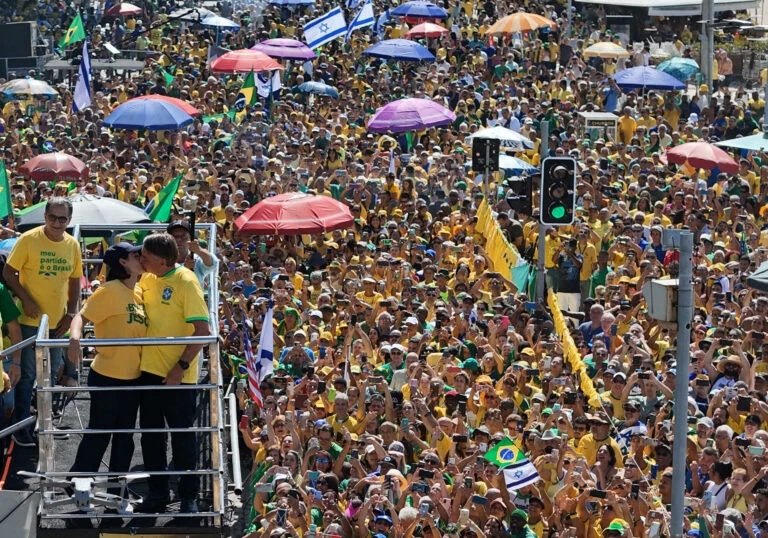 USP estima 32,7 mil pessoas em ato pró-Bolsonaro no RJ